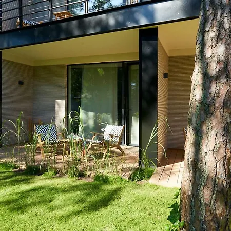 מלון דירות Deck 4*