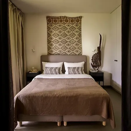 מלון דירות Deck 4*