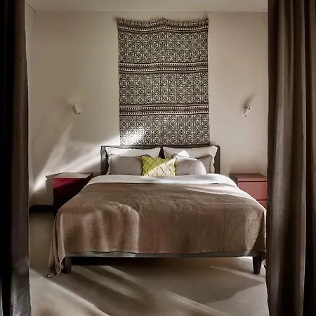 Deck מלון דירות 4*